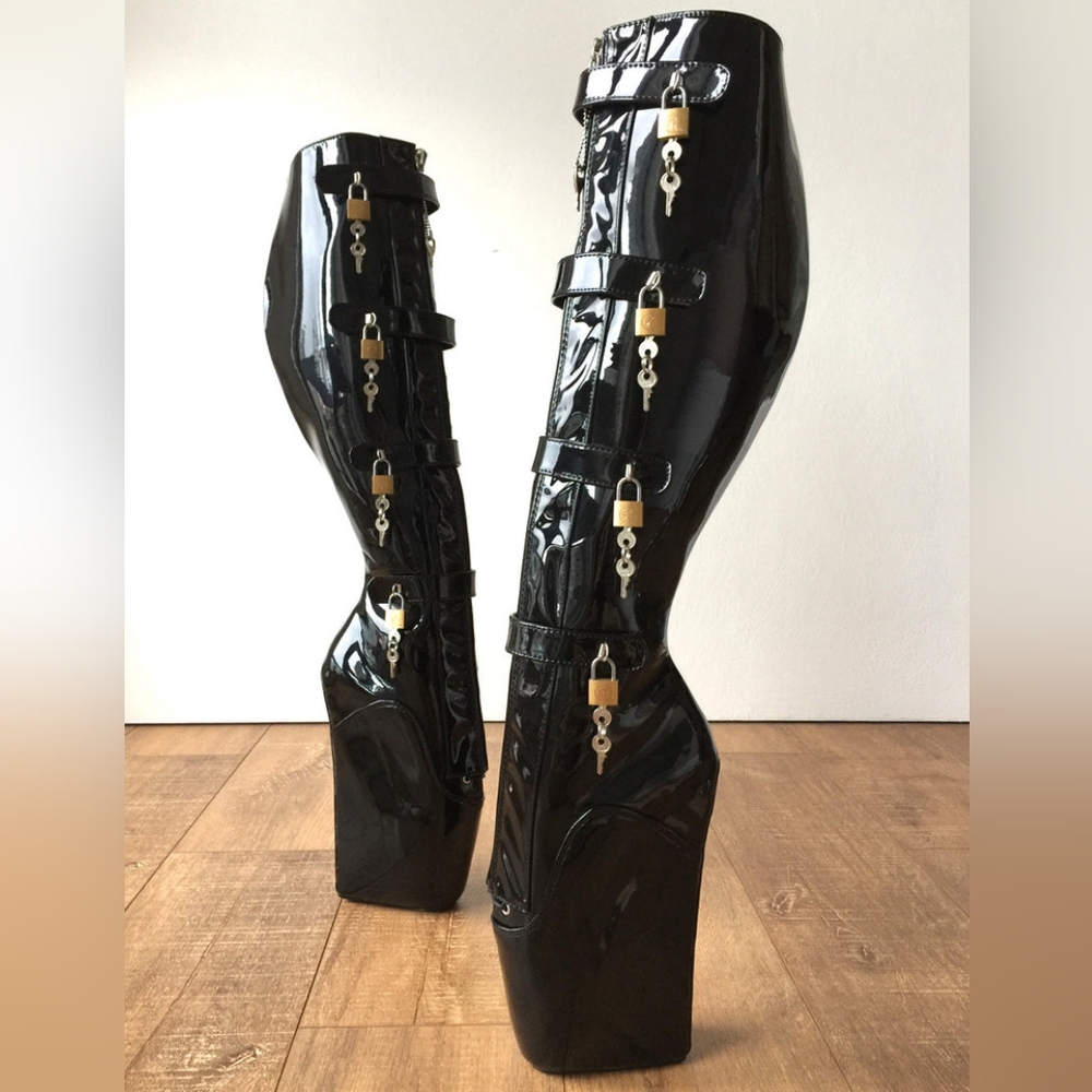 Lockable Ballet Wedge Boots